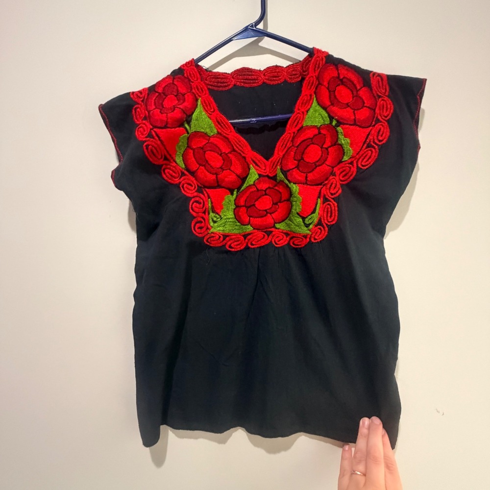 VTG Mexican Floral Embroidered Top Women Small Black Cotton Boho Indie